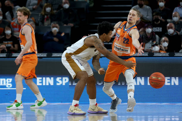 也让他个人 也让他个人